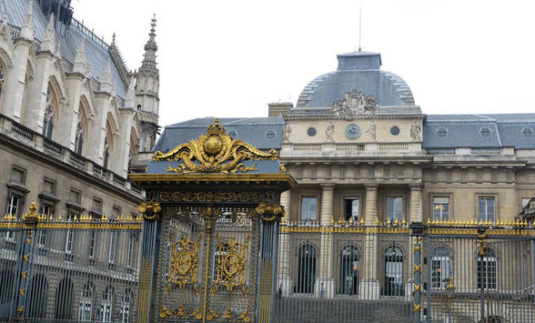 La Cour de cassation a-t-elle ouvert la voie à une reconnaissance de la GPA ?