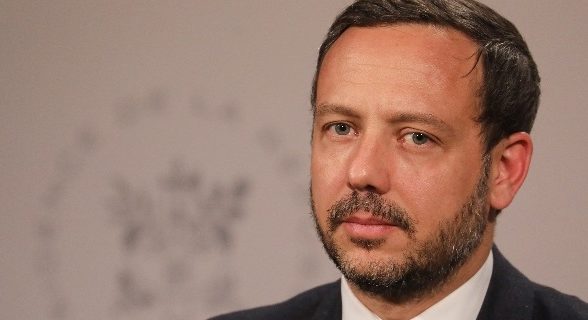 Adrien Taquet « soucieux des plus vulnérables », chiche !