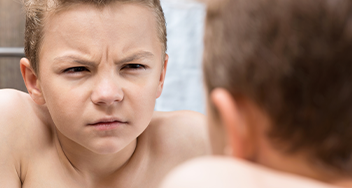Un endocrinologiste sonne l’alarme contre les bloqueurs de puberté